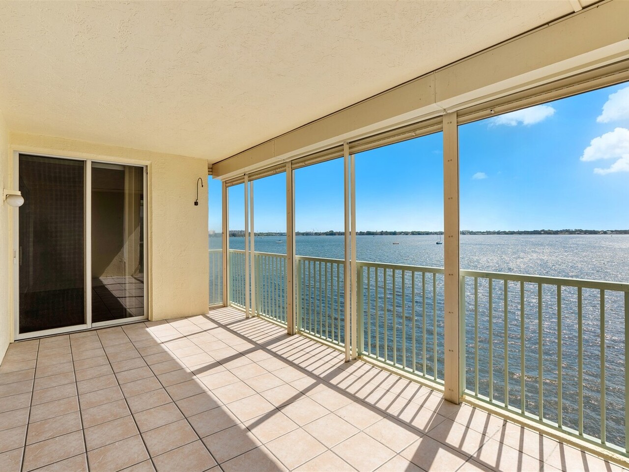 104 Riverside Dr. #402