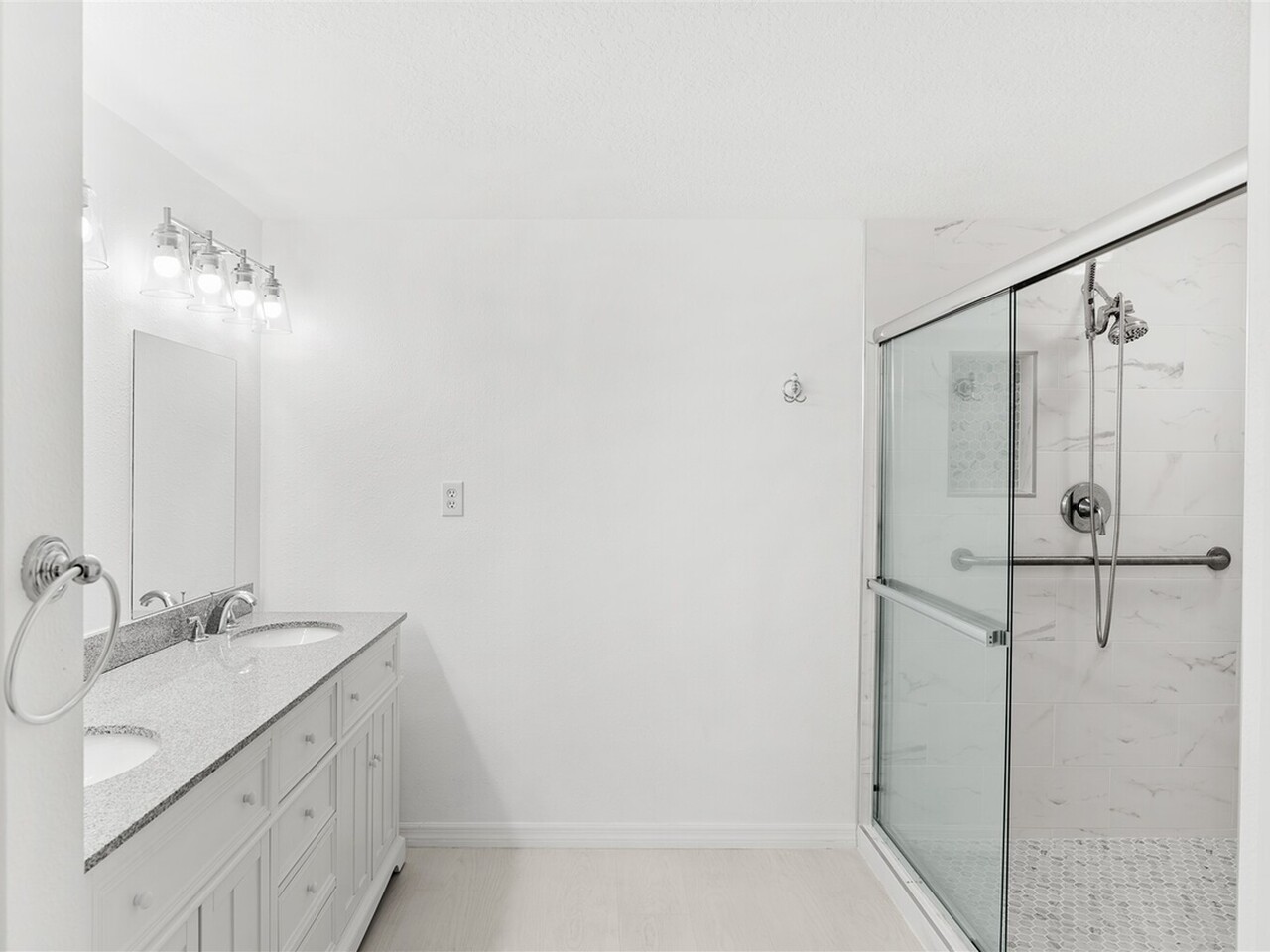 104 Riverside Dr. #402