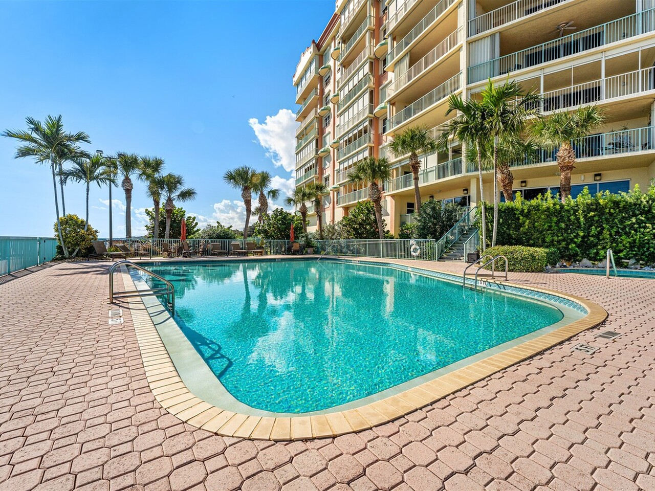 104 Riverside Dr. #402