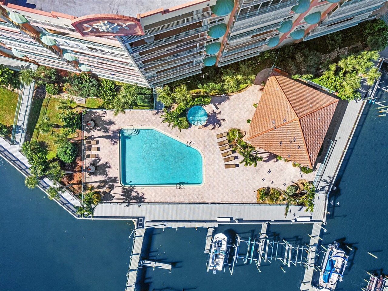 104 Riverside Dr. #402