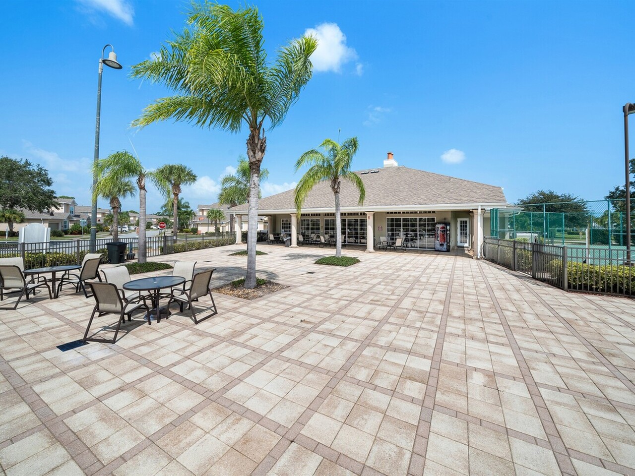 1185 Dromin Lane