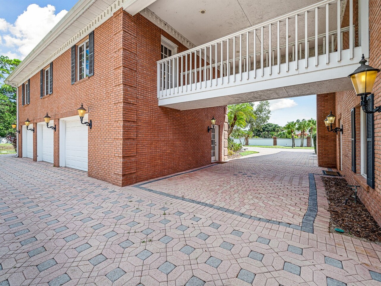 2195 S Courtenay Parkway