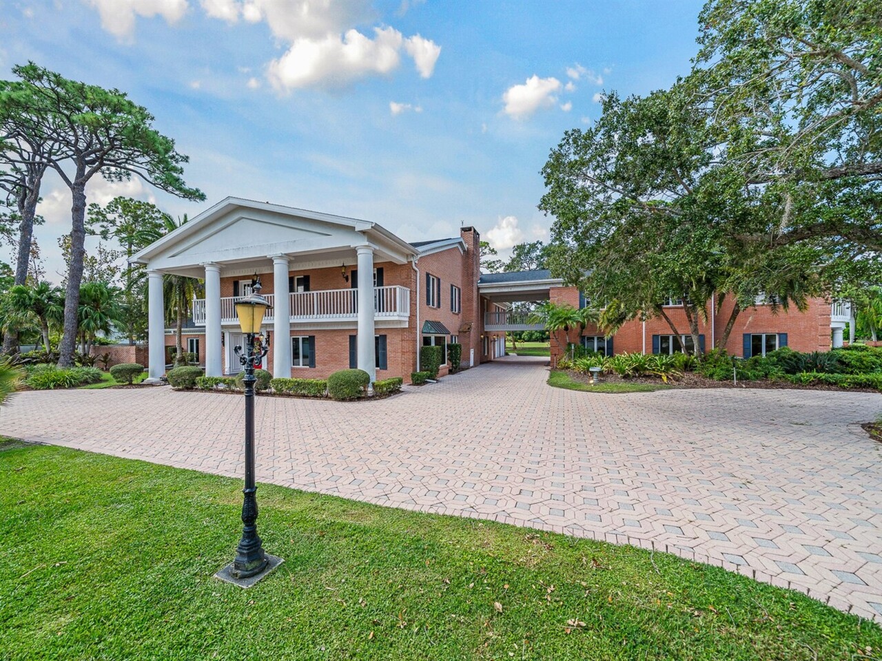 2195 S Courtenay Parkway