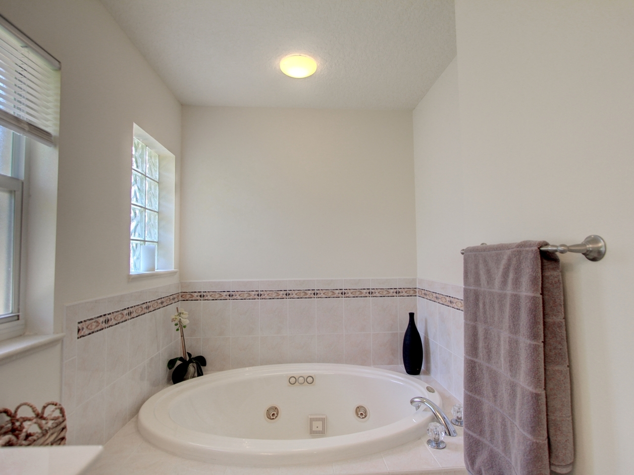 2436 Addington Circle