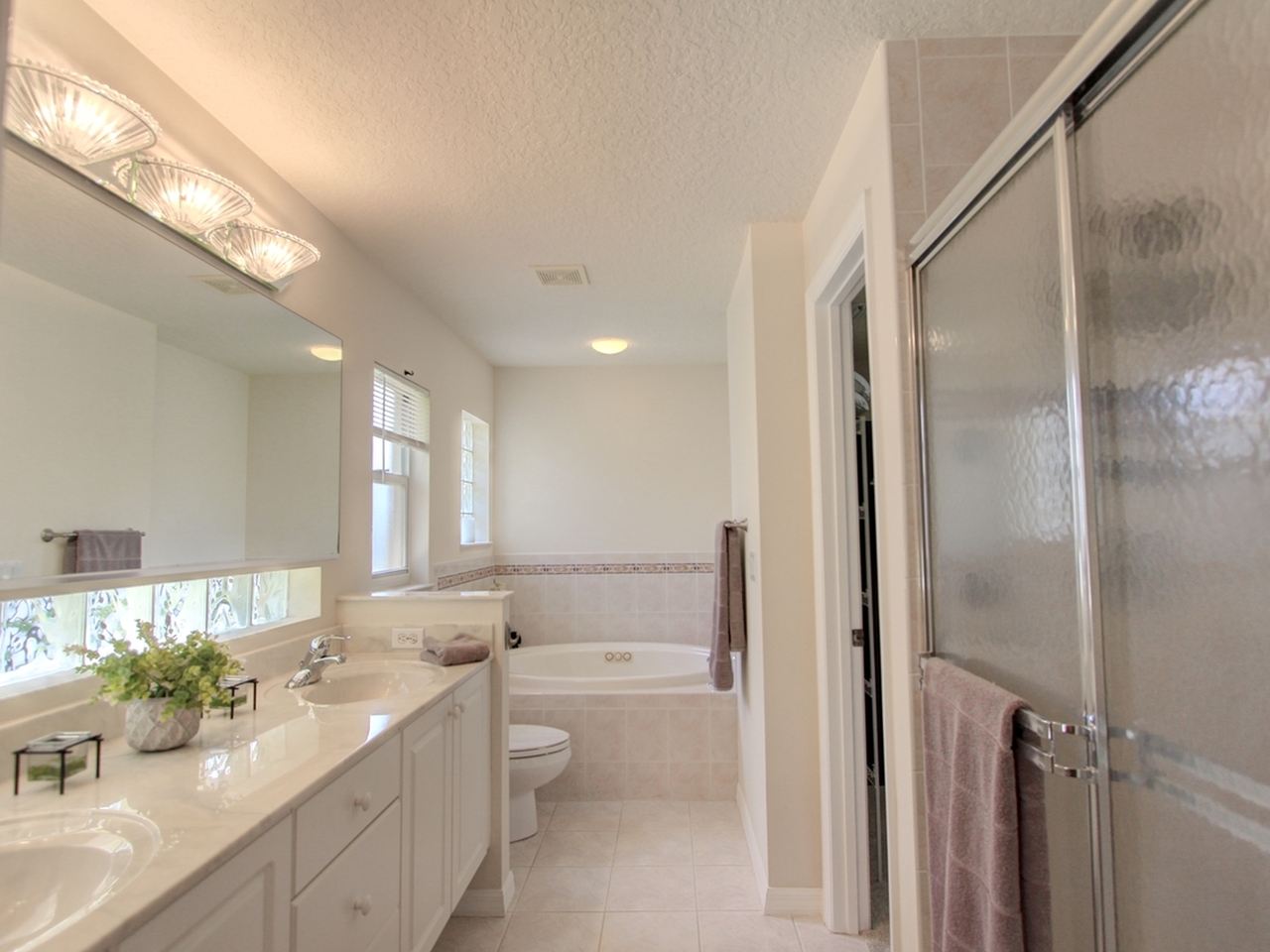 2436 Addington Circle