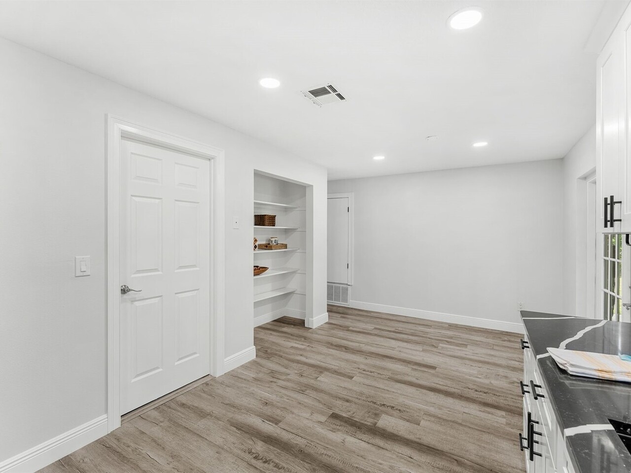 3288 Elizabeth Street