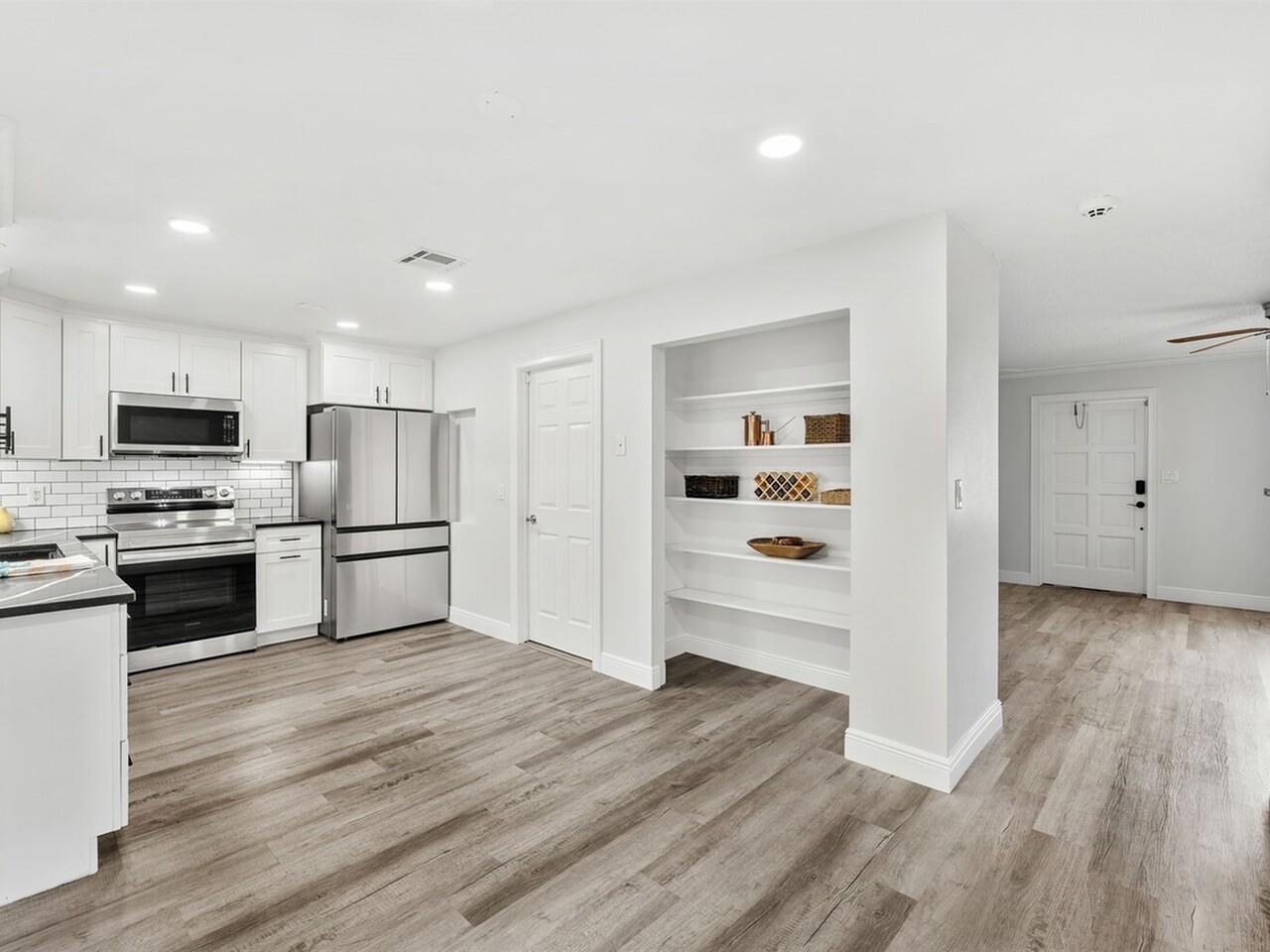 3288 Elizabeth Street