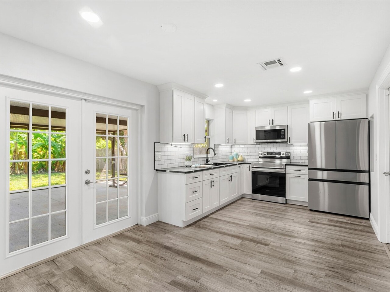 3288 Elizabeth Street