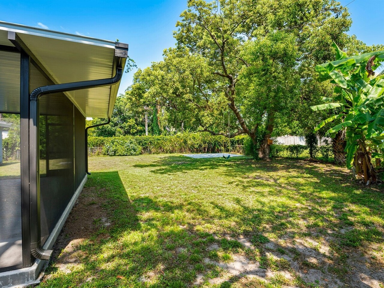 3288 Elizabeth Street