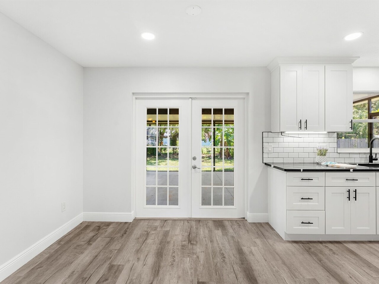 3288 Elizabeth Street