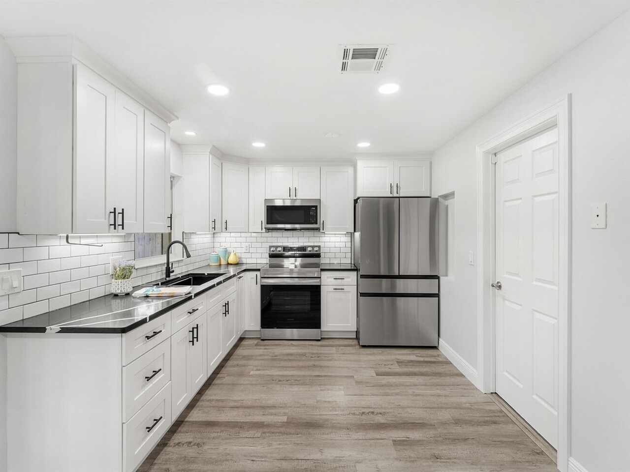 3288 Elizabeth Street