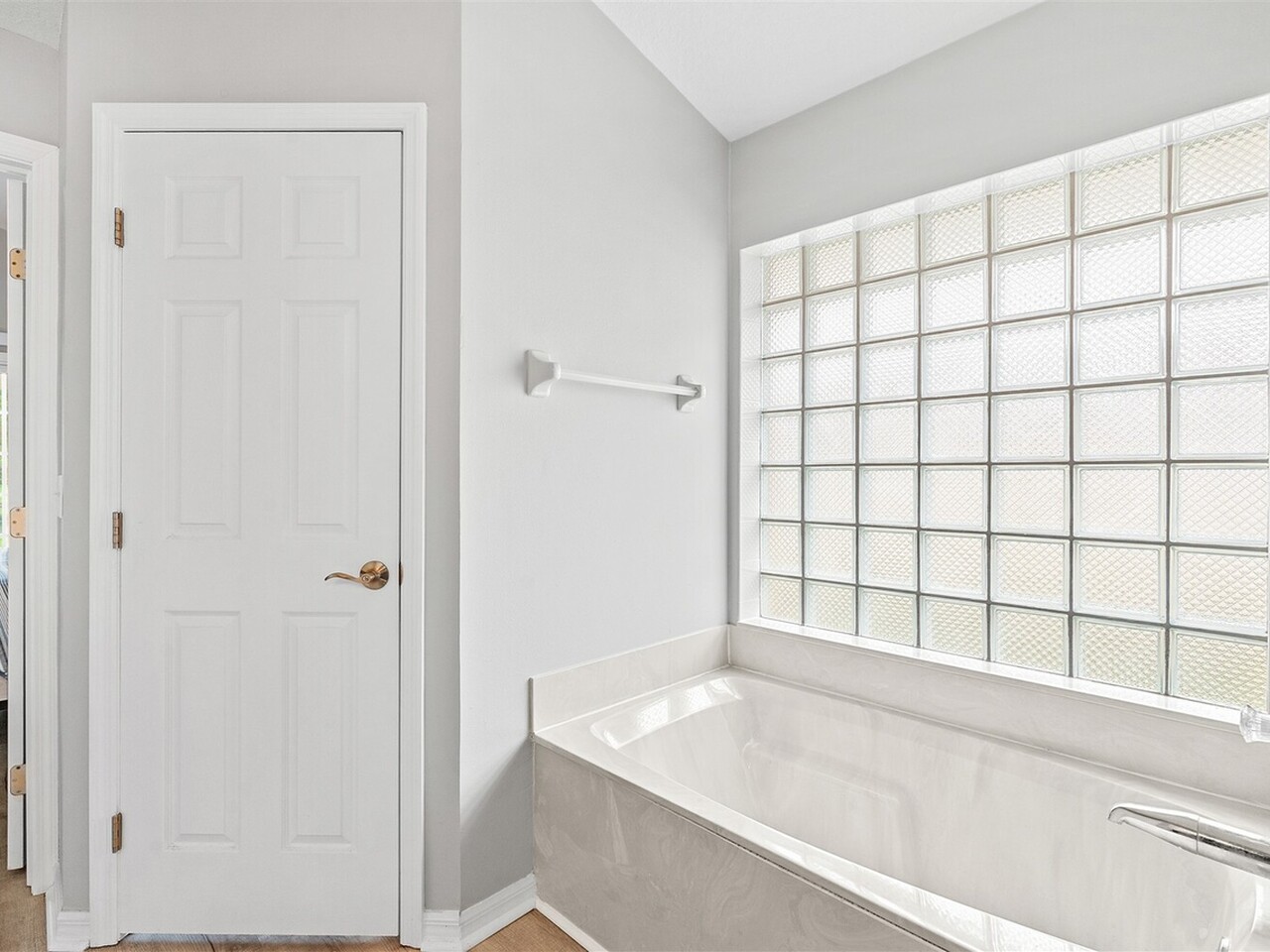 3963 Saint Armens Circle