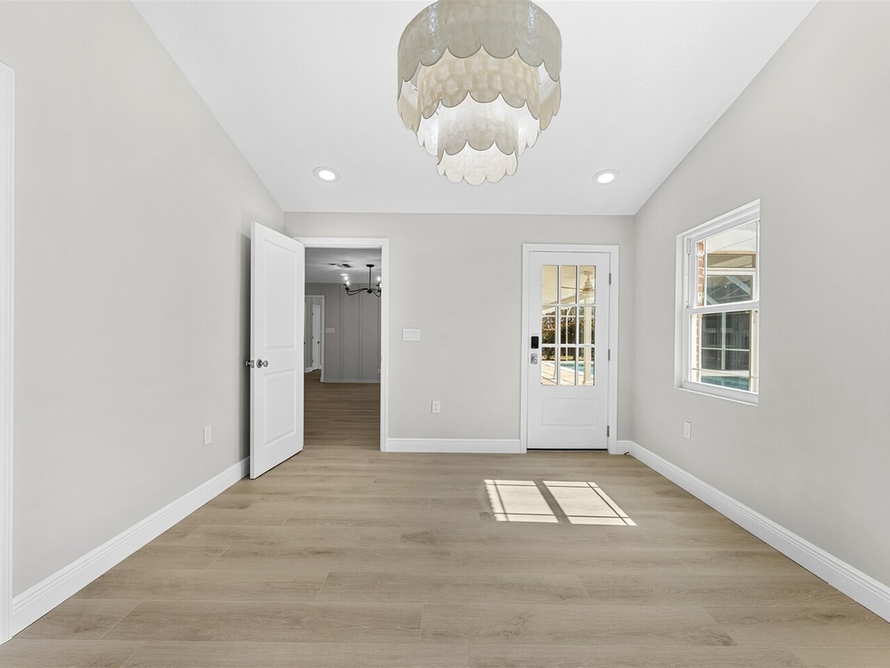 517 N River Oaks Drive