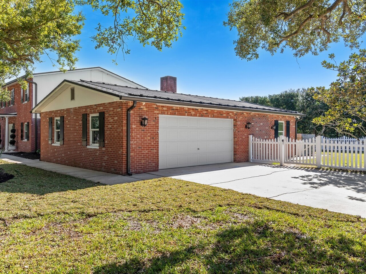 517 N River Oaks Drive