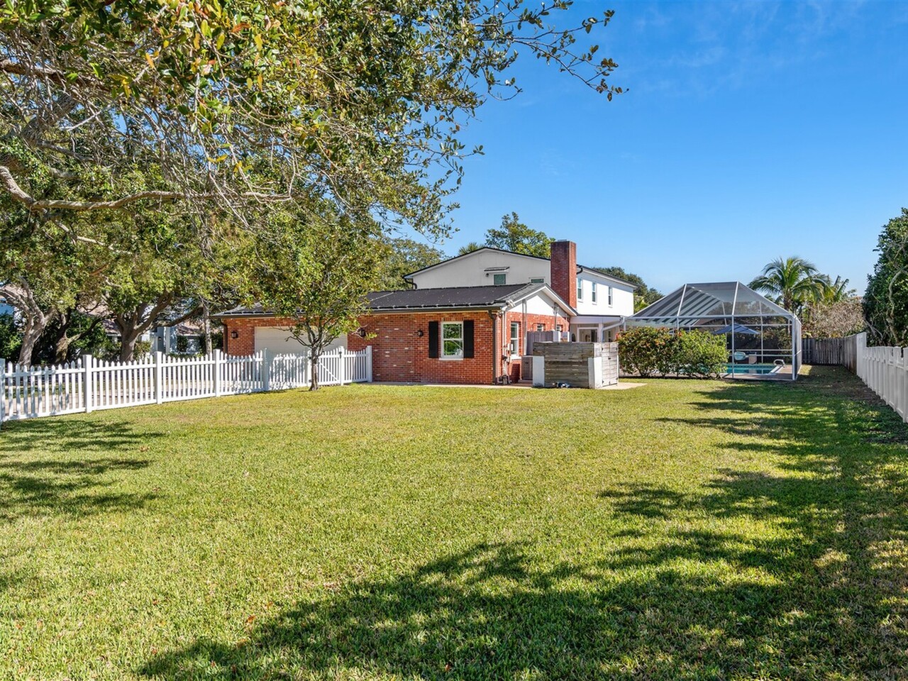 517 N River Oaks Drive