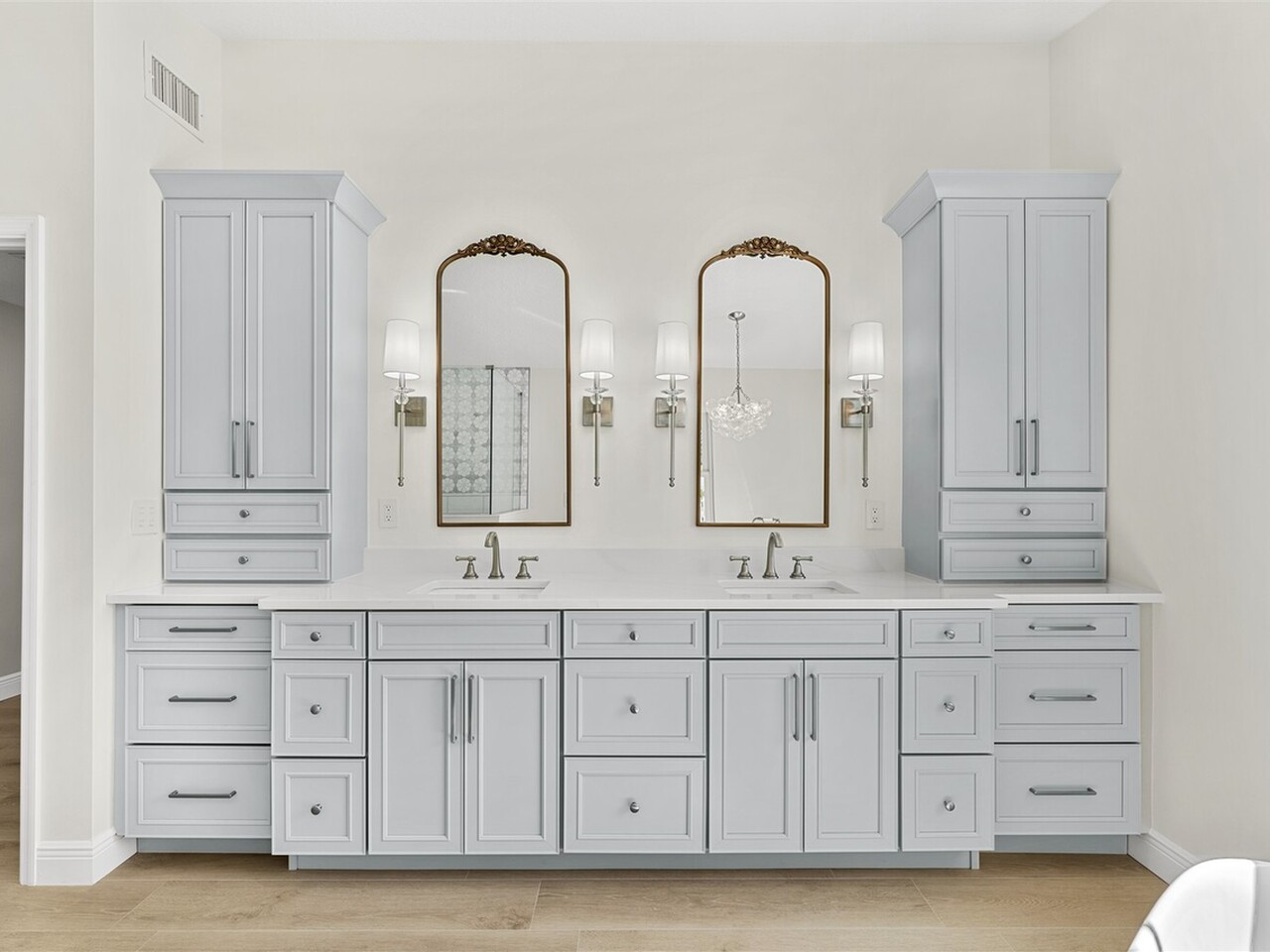 517 N River Oaks Drive