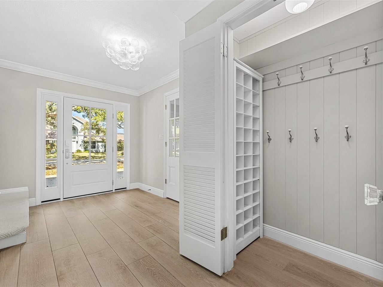 517 N River Oaks Drive