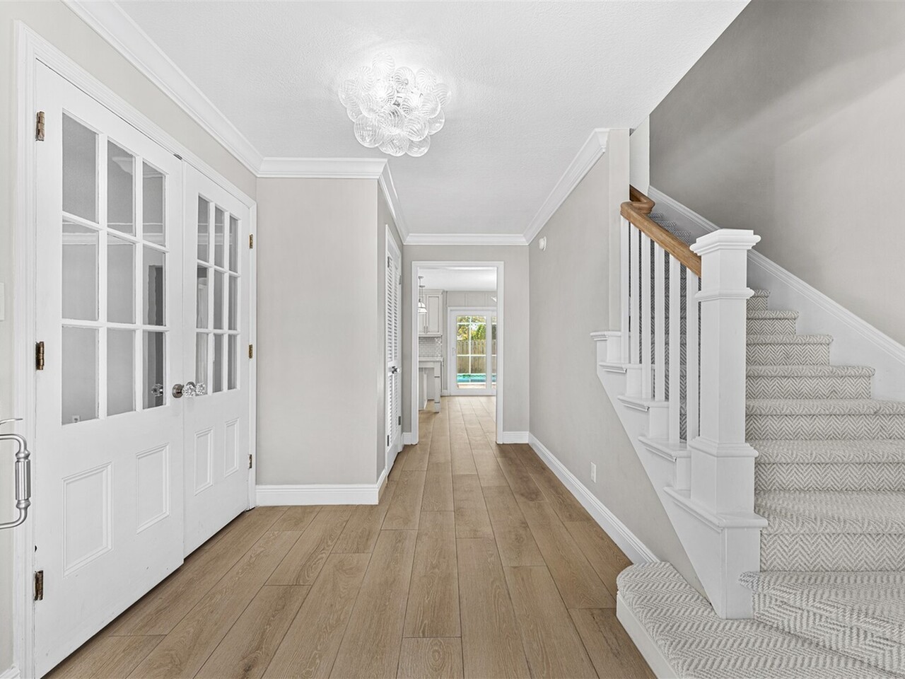 517 N River Oaks Drive