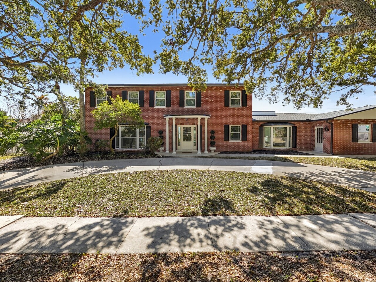 517 N River Oaks Drive