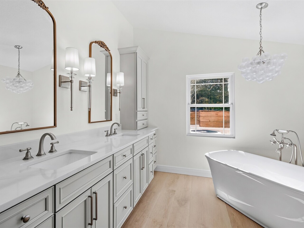 517 N River Oaks Drive