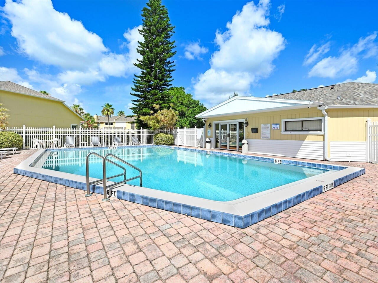 622 Cedar Side Circle NE