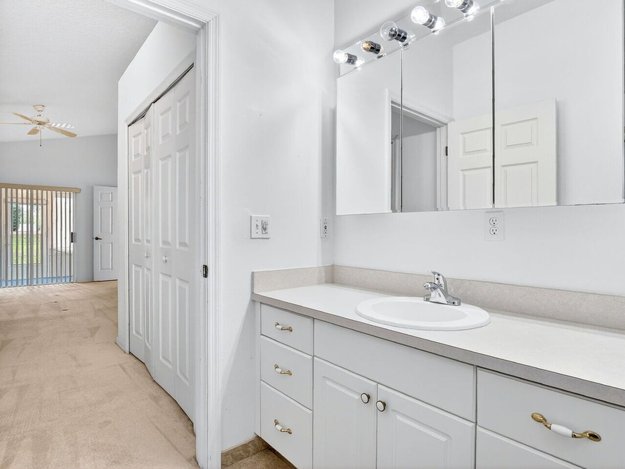 934 Pine Creek Circle NE