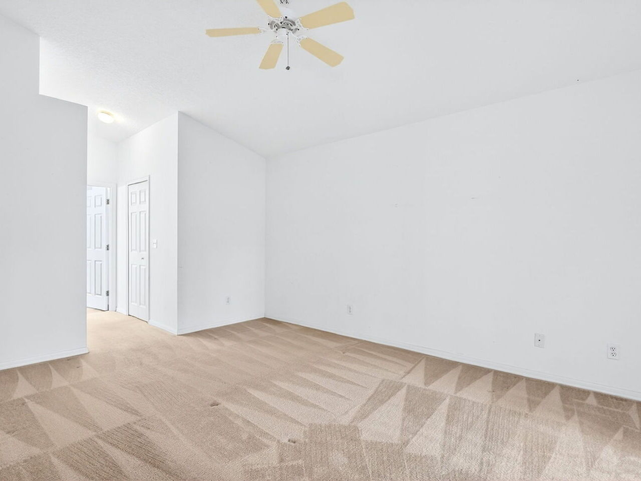 934 Pine Creek Circle NE