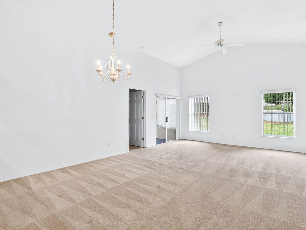 934 Pine Creek Circle NE