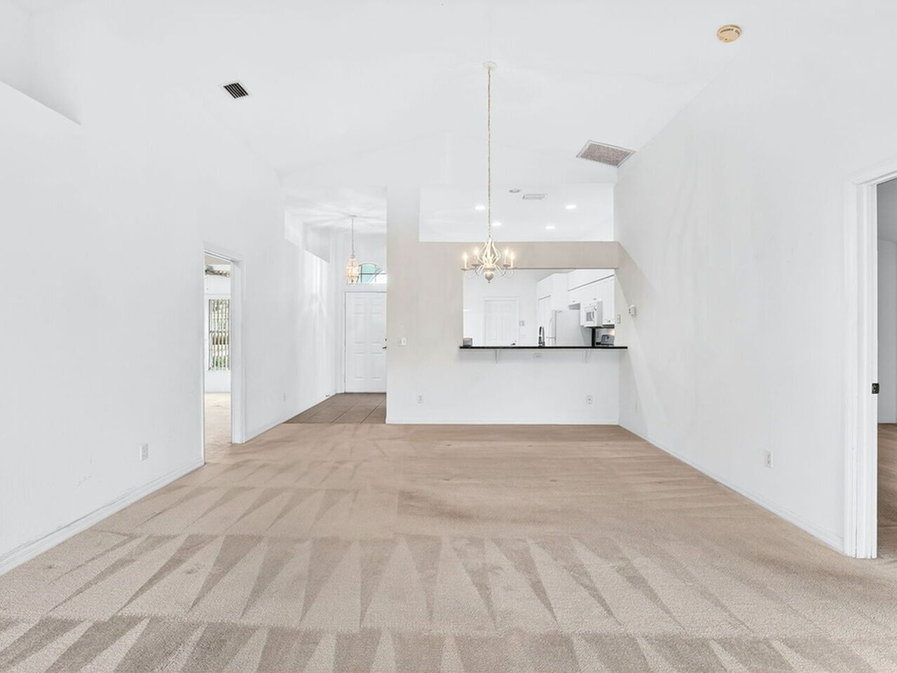 934 Pine Creek Circle NE