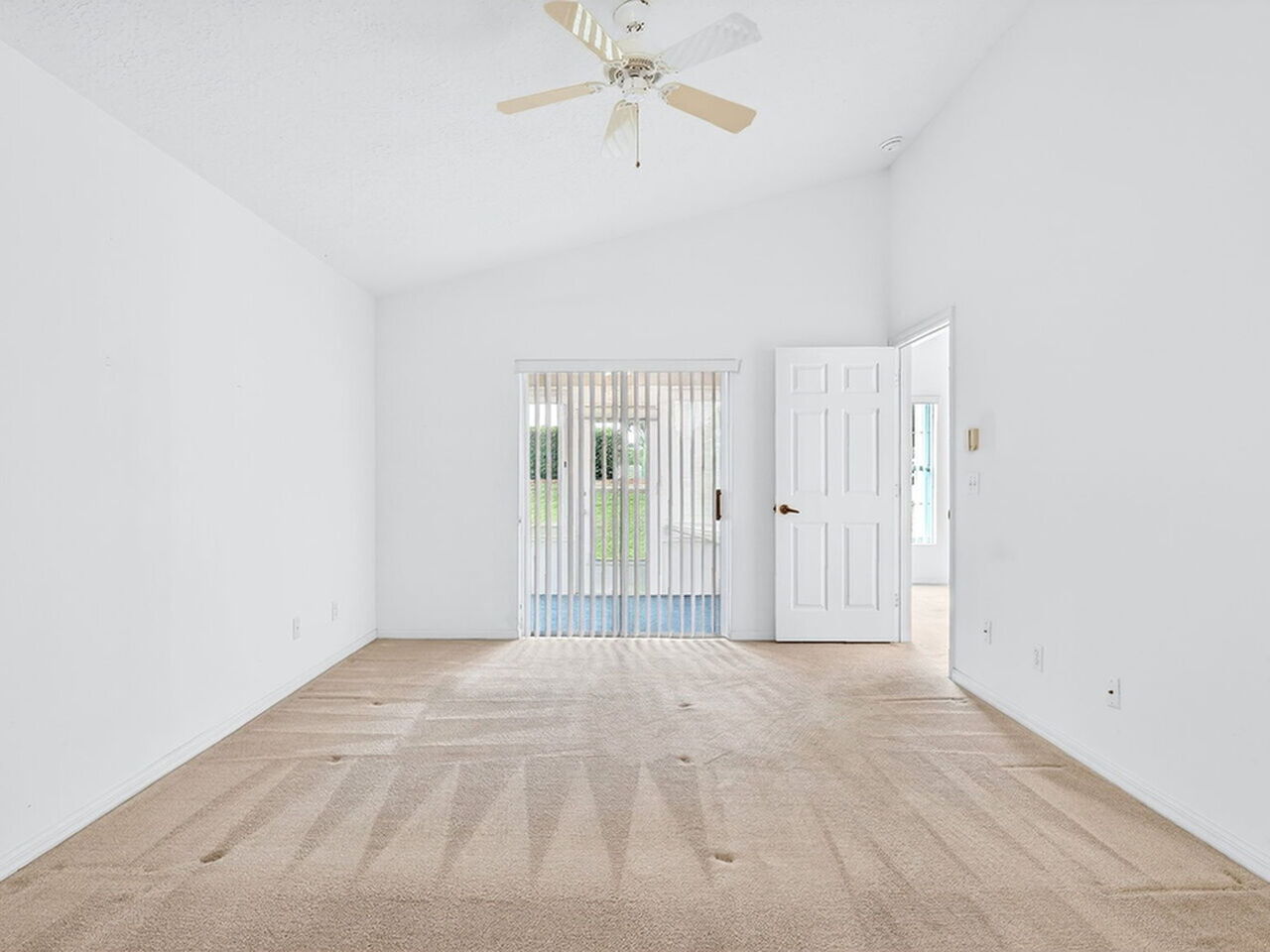 934 Pine Creek Circle NE