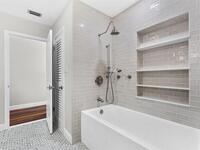 517 N River Oaks Drive