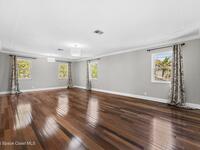 517 N River Oaks Drive